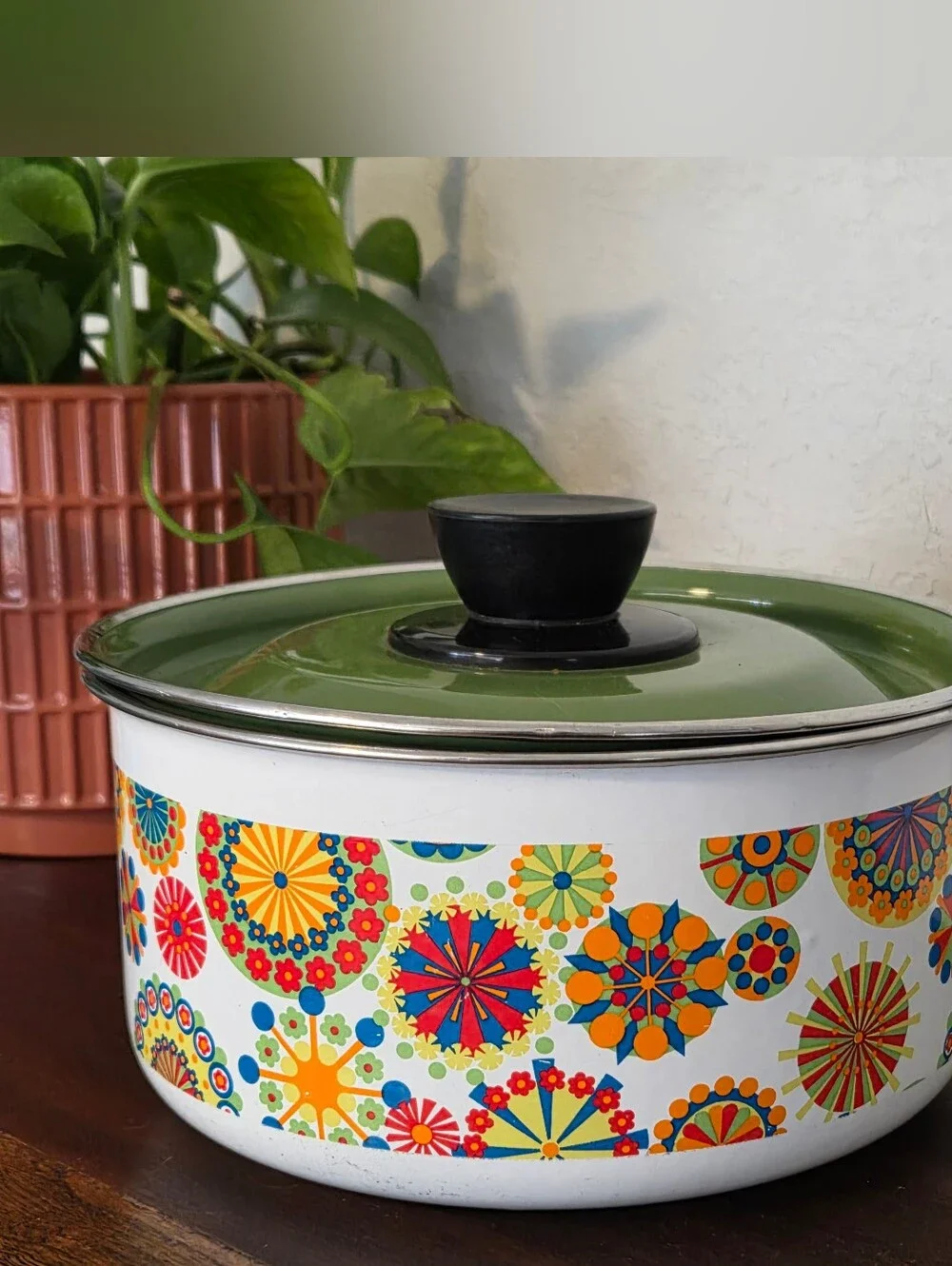 HTF  1970s Flower Power Medallion Enamelware 2 Qt Saucepan With Lid Vintage